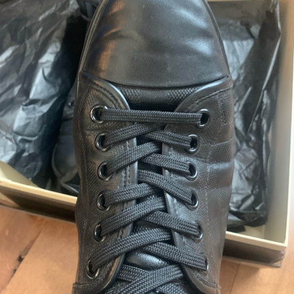 Louis Vuitton black leather boot zipper in back - Picture 4 of 5